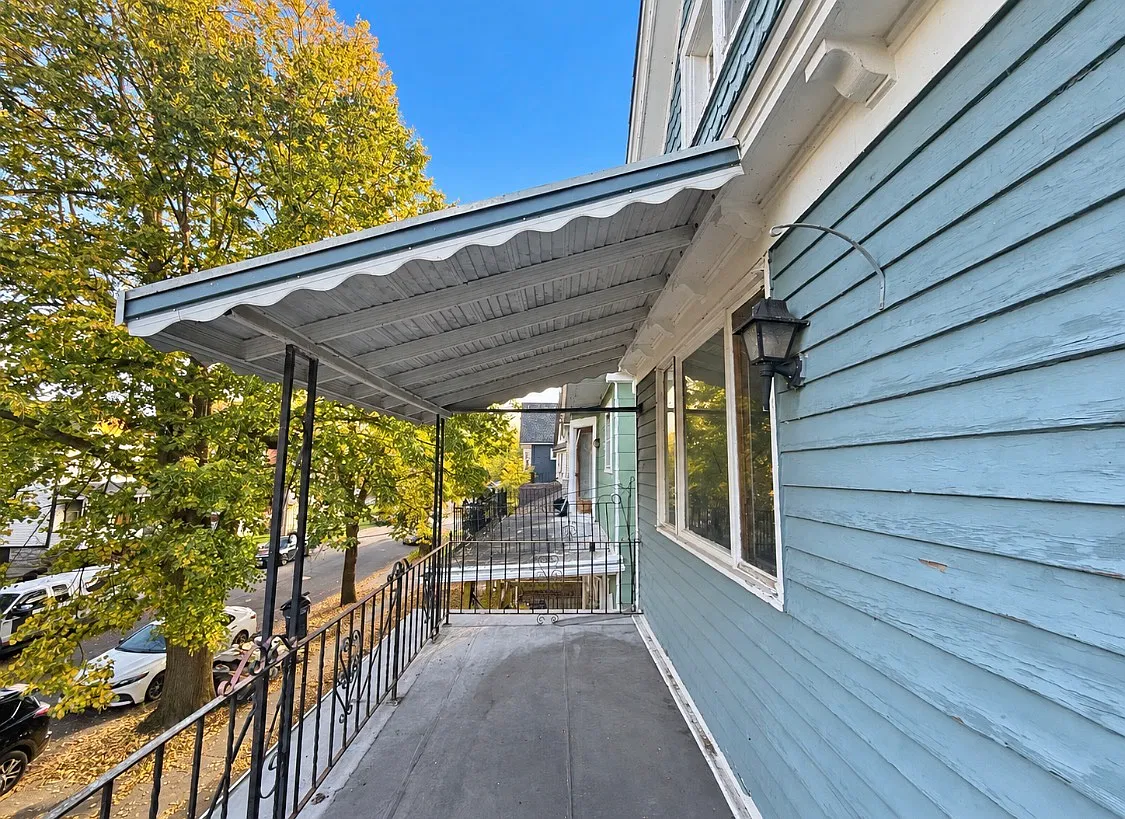 2 bed, $1,200 — Photo 2