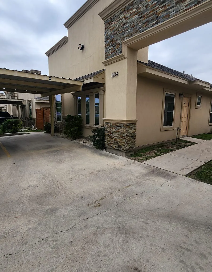 2 bed, $1,050 — Photo 1