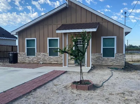 1802 Calle Baltica Rd, Eagle Pass, TX 78852