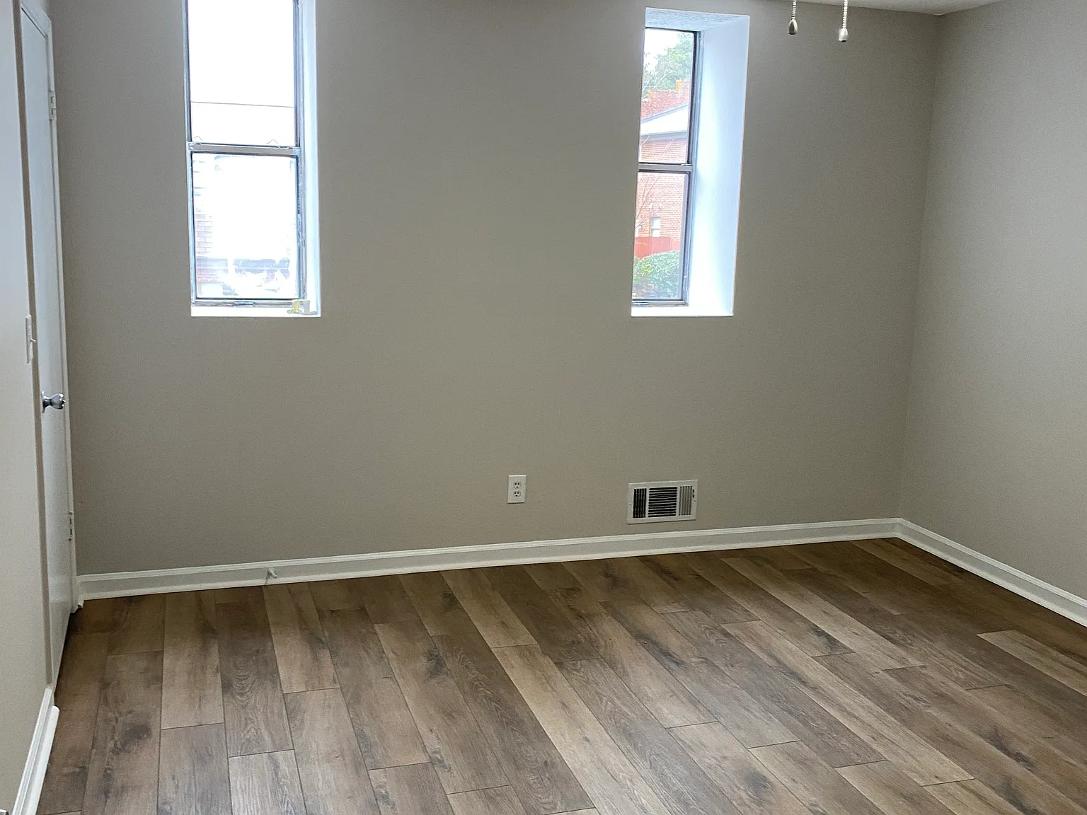 2 bed, 1.5 bath, 1024 sqft, $1,500 — Photo 2
