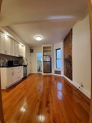 1st image of 531 W 48th St APT 16