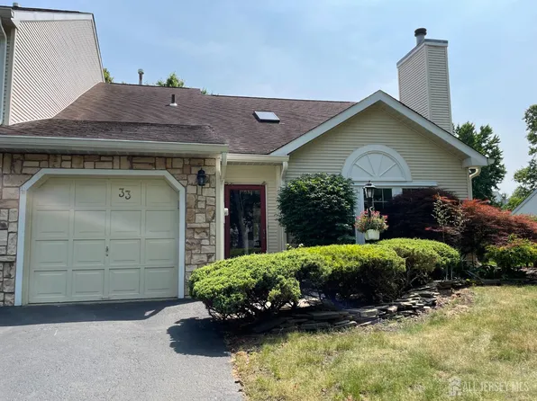 33 NE Hancock Ln, Englishtown, NJ 07726