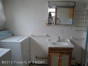 Half bath / Laundry