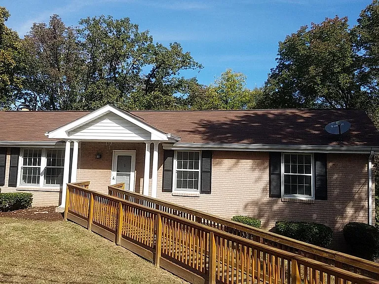 2614 Edge O Lake Dr — Photo 1