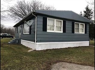 8 Old Meadow Ln, Batavia, NY 14020