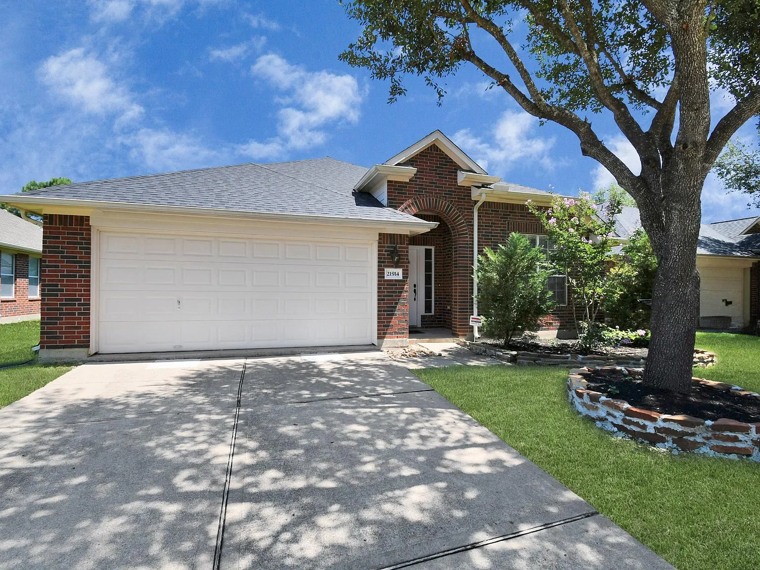 3 bed, 2.0 bath, 1835 sqft, $2,400 — Photo 1