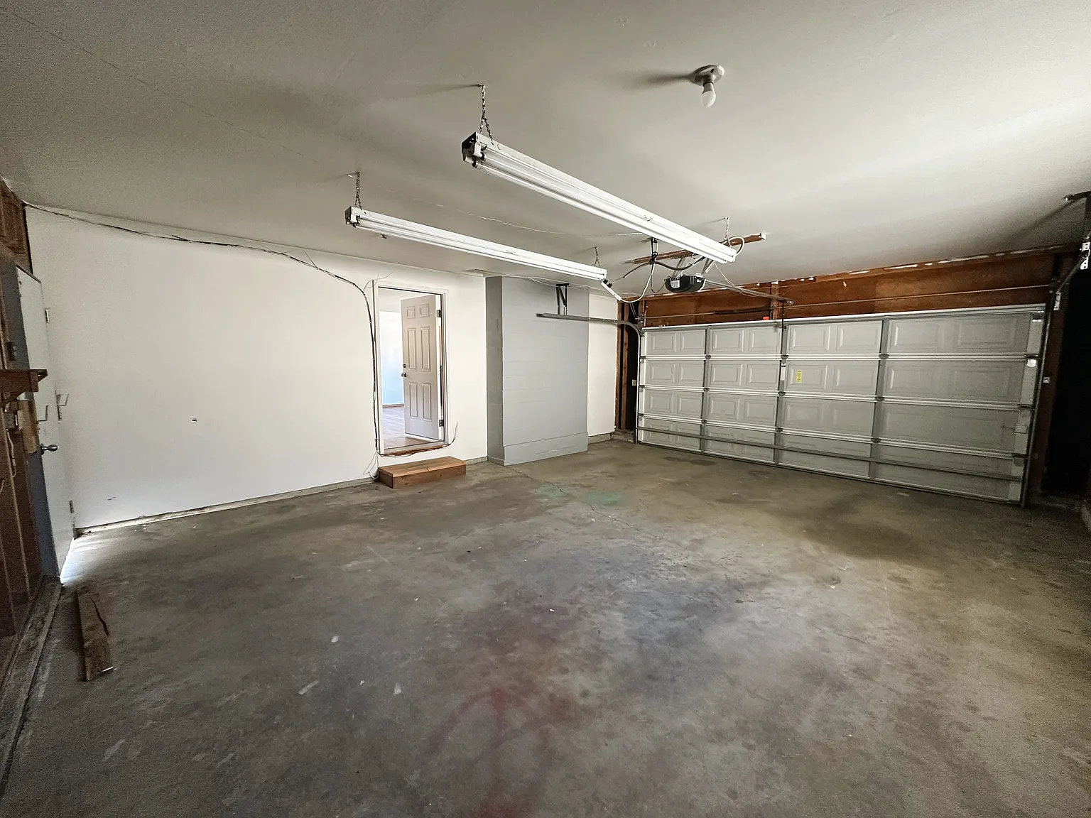 4 bed, 1.5 bath, 2126 sqft, $2,250 — Photo 3