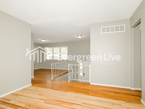 4th image of 2215 Spoonwood Dr
