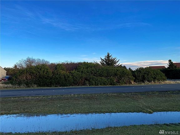 4th image of 952 Ocean Shores Blvd SW