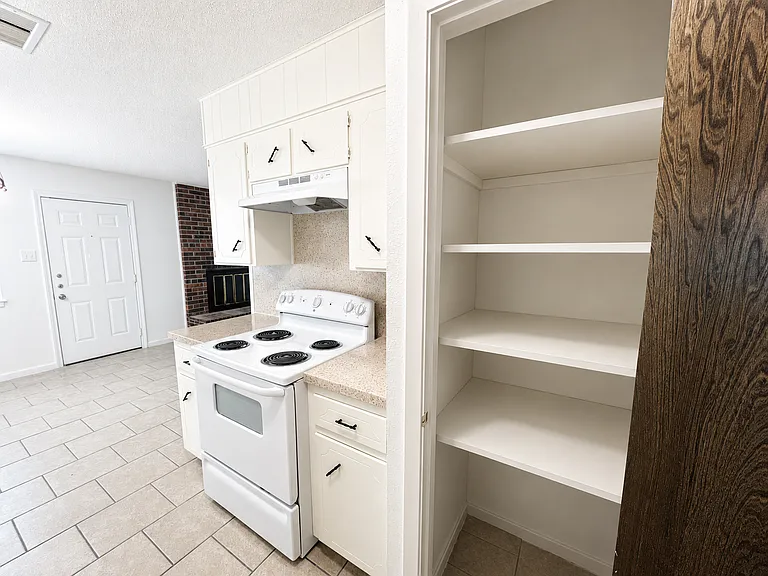 2211 Wheeler Ave — Photo 9
