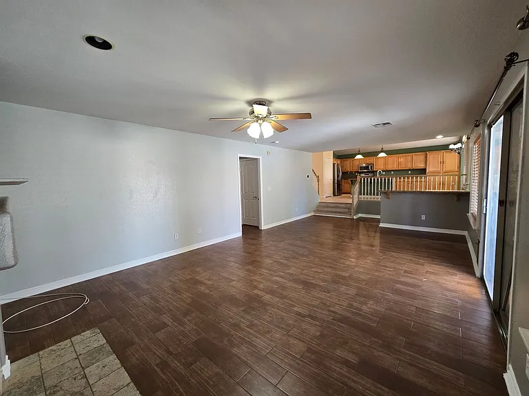 8244 W Gilmore Ave — Photo 15