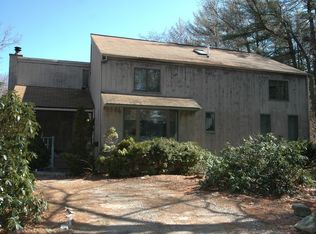 75 Upland Rd, Plympton, MA 02367