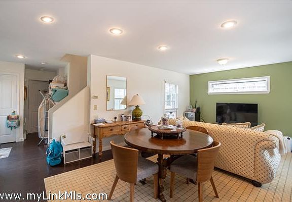 5th image of 15 Point Judith Ln #1
