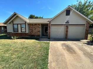 816 SE 15th St, Moore, OK 73160