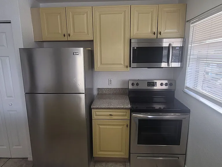 520 SW 5th St — Photo 36