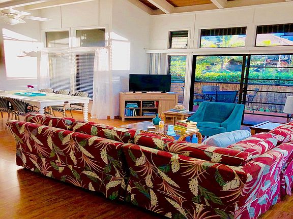 Light & airy south facing great room living and dining with lanai beyond