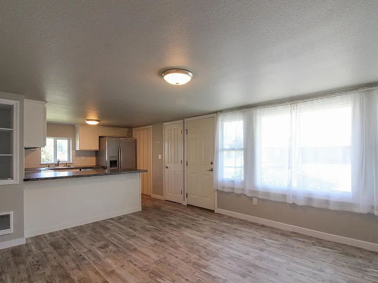 103 Casey Ave — Photo 3