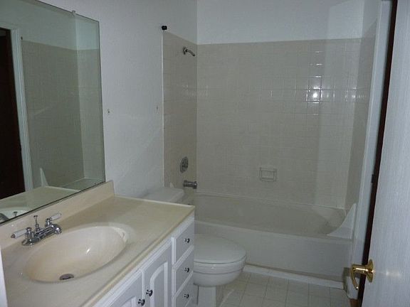 Clean master bath.