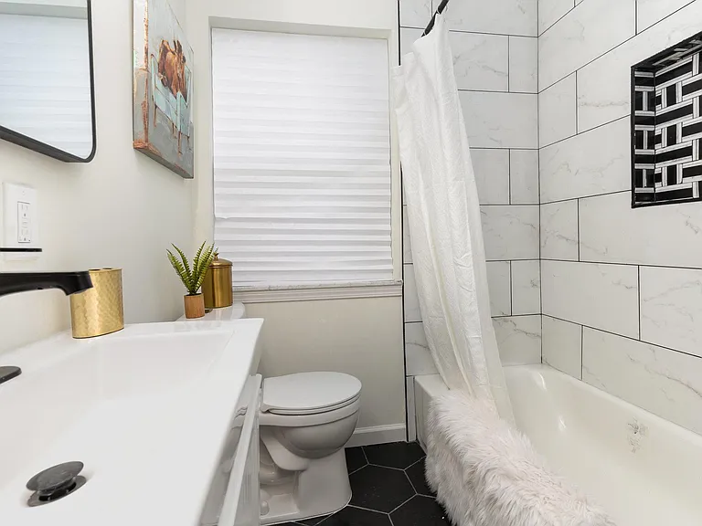 3245 Koenig Ave — Photo 10