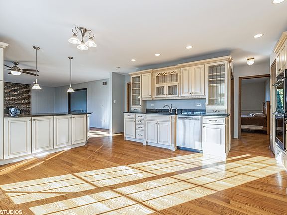 3rd image of 9801 W Somerset Ln