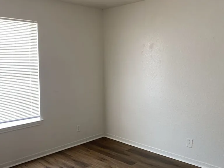 3201 Hereford Ln — Photo 6