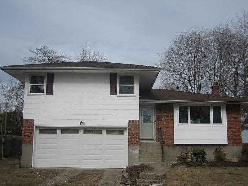 1st image of 11 Maywood Pl