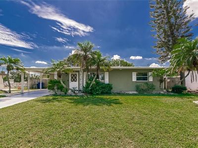 532 Fairfax Ln, Apollo Beach, FL, 33572