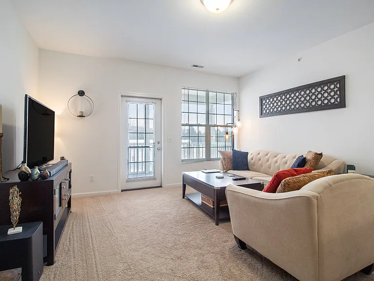 1043 E Summerfield Glen Cir — Photo 3