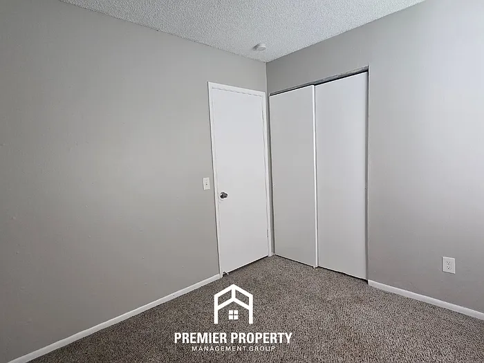2442 Soundview Ct — Photo 16