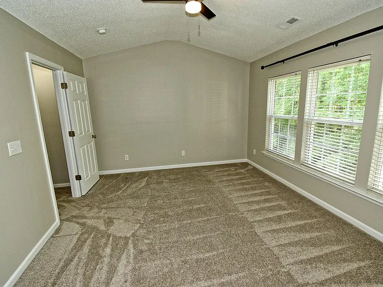 314 Canyon Lake Cir — Photo 16