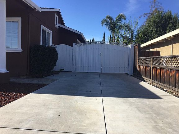 2nd image of 3265 E Hills Dr