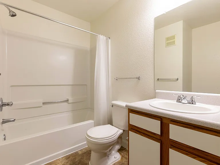 Sterling Park Apartments — Photo 32