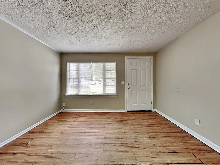 3 bed, 1.5 bath, 1394 sqft, $1,495 — Photo 4