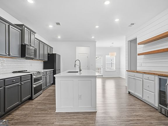 2nd image of 505 Ruths Dr