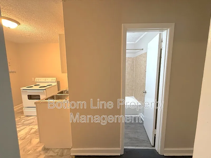 2 bed, 1.0 bath, 700 sqft, $1,145 — Photo 3