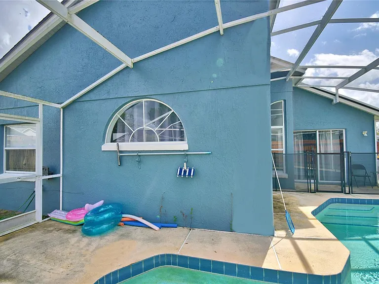 2935 Dickens Cir — Photo 37