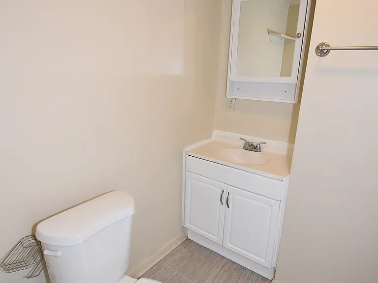 186 W Main St #B — Photo 5