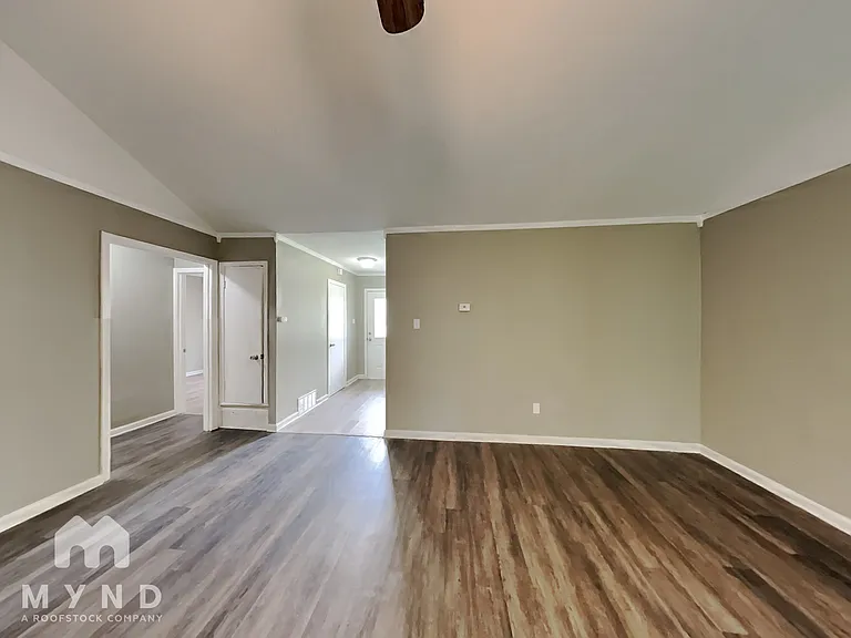 4014 Hitchcock St — Photo 8