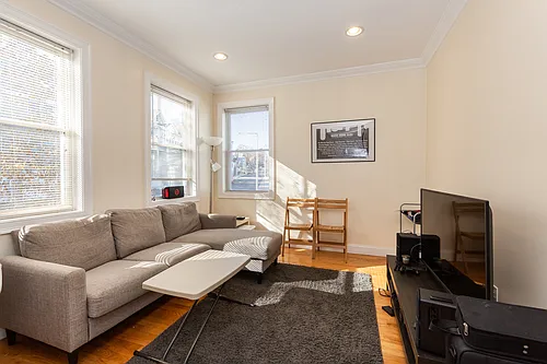 182 Calumet St Photo 1