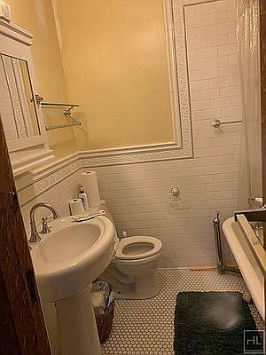 2nd image of 521 Manhattan Ave #R