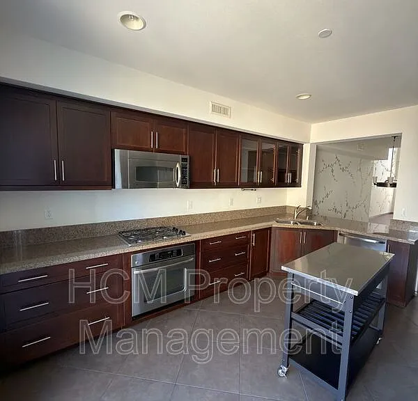 595 Rockefeller — Photo 7