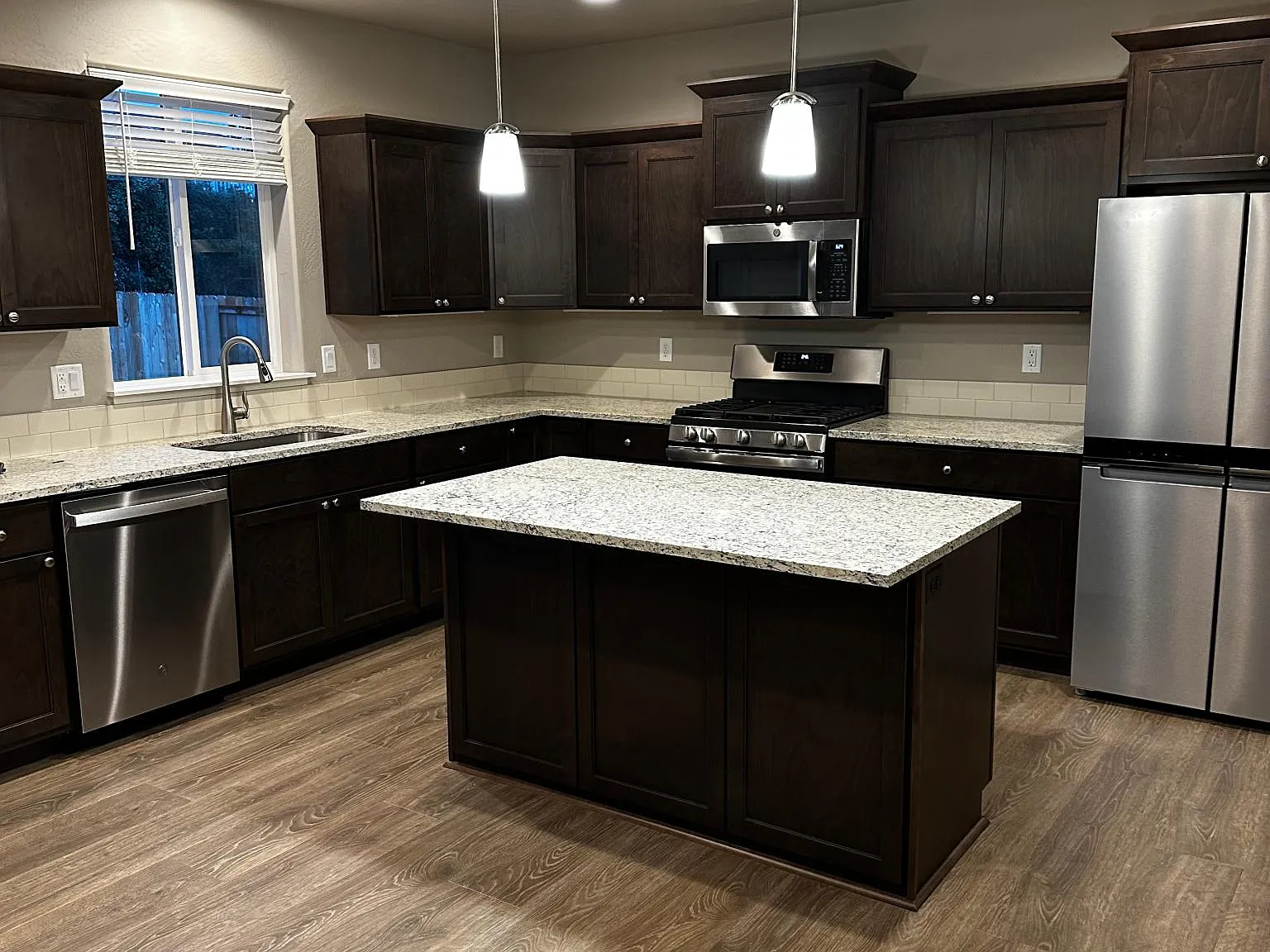 4 bed, 2.5 bath, 2026 sqft, $2,725 — Photo 4