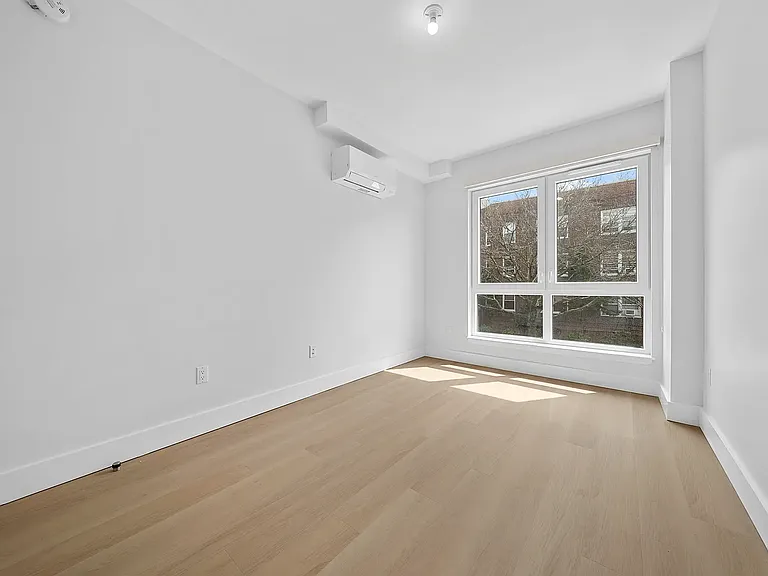 77-63 Vleigh Pl #307 — Photo 5