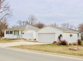 1305 Oregon St, Waterloo, IA 50702
