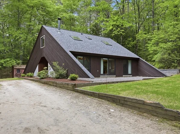 39 Hog Hill Rd, Pepperell, MA 01463