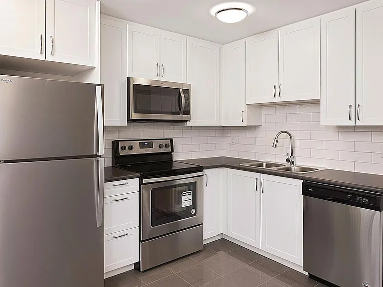1636 Gerrard St E #301 — Photo 8