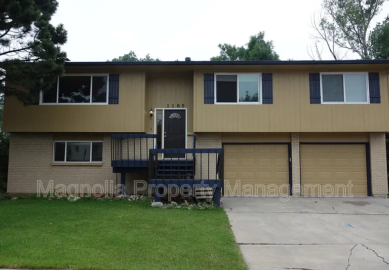 1185 Applewood Dr — Photo 1