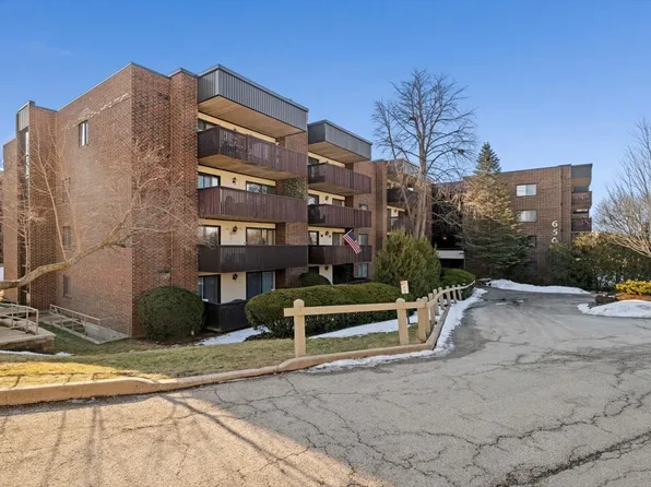 650 Whitney Ct APT 211, Gurnee, IL 60031