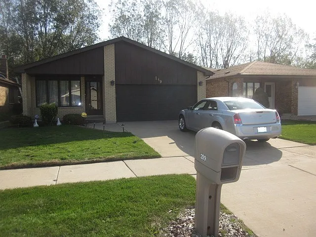 289 Exchange Ave photo 1