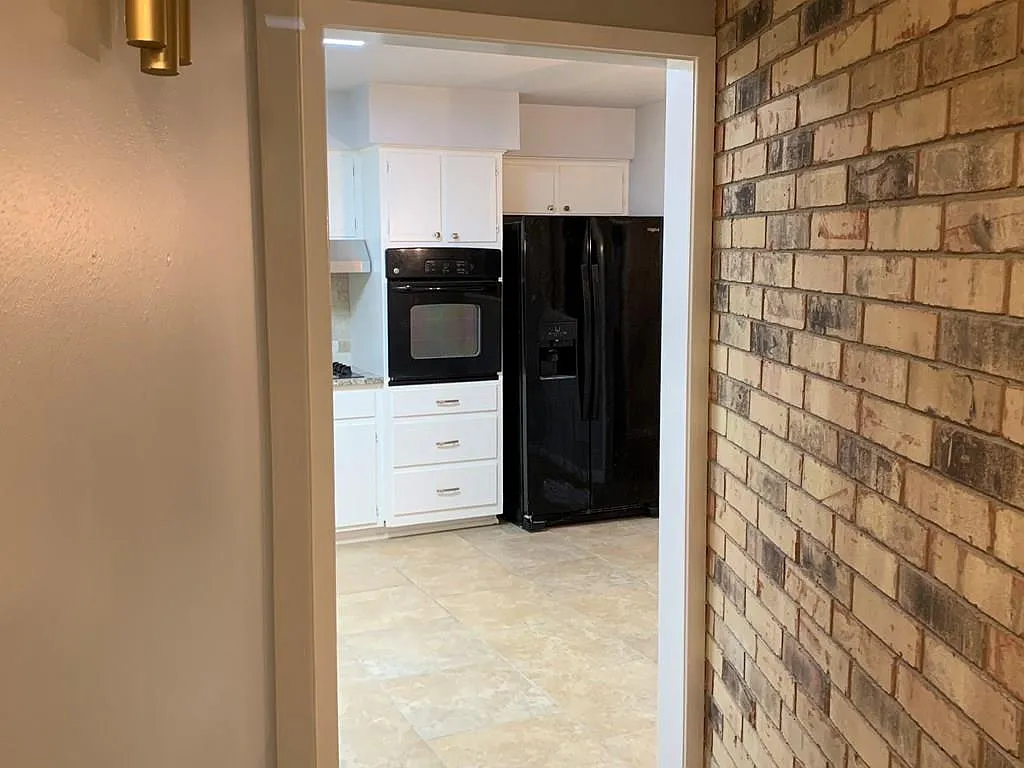 3 bed, 2.0 bath, 2458 sqft, $2,750 — Photo 4